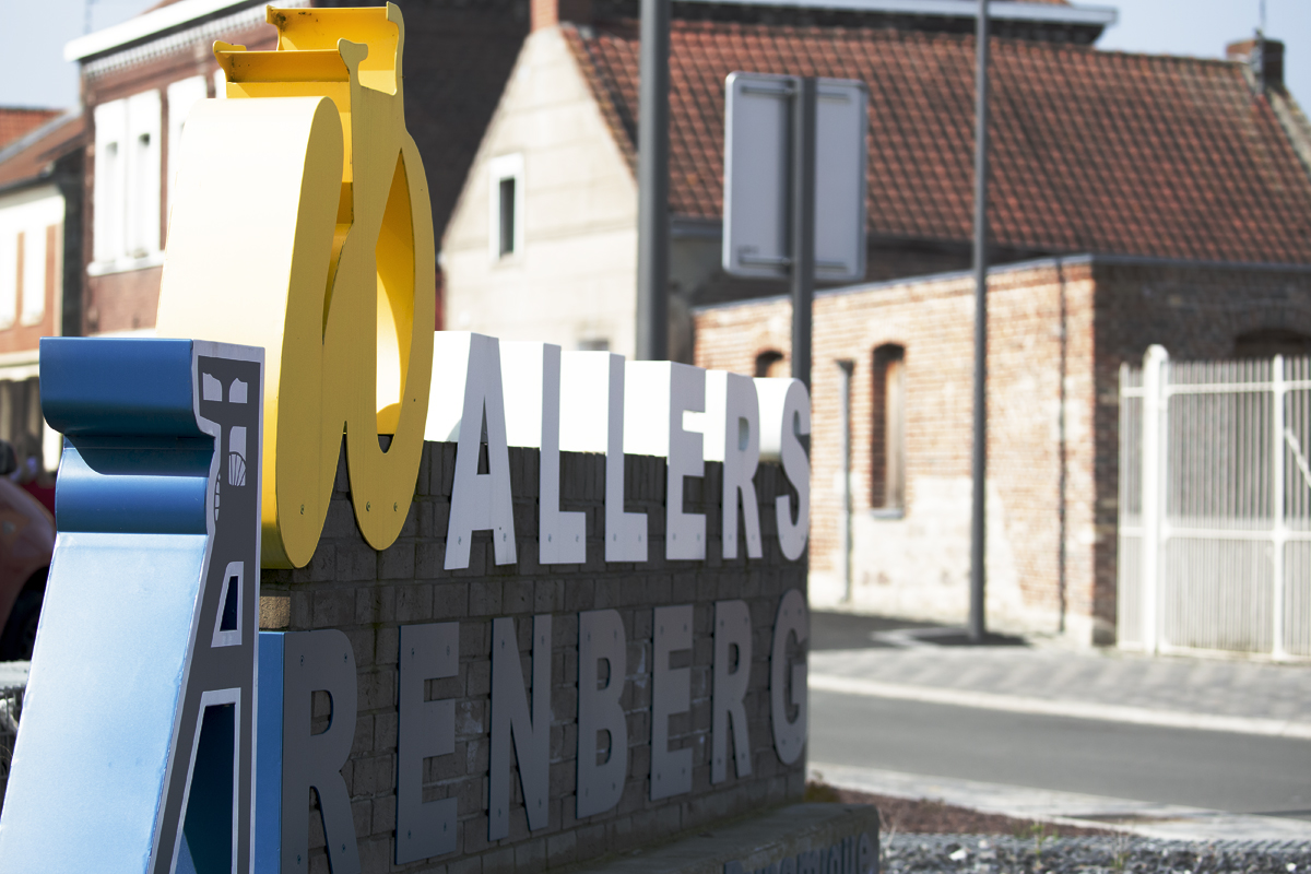 Paris Roubaix 2023 - The Wallers, Arenberg sign in the village