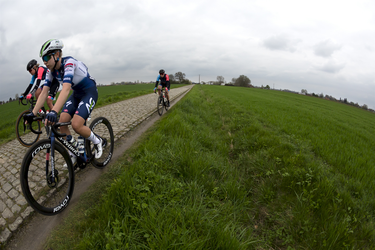 Paris Roubaix Femmes 2023 - Britt Knaven of AG Insurance - Soudal Quick-Step rides in the gutter to avoid the cobbles