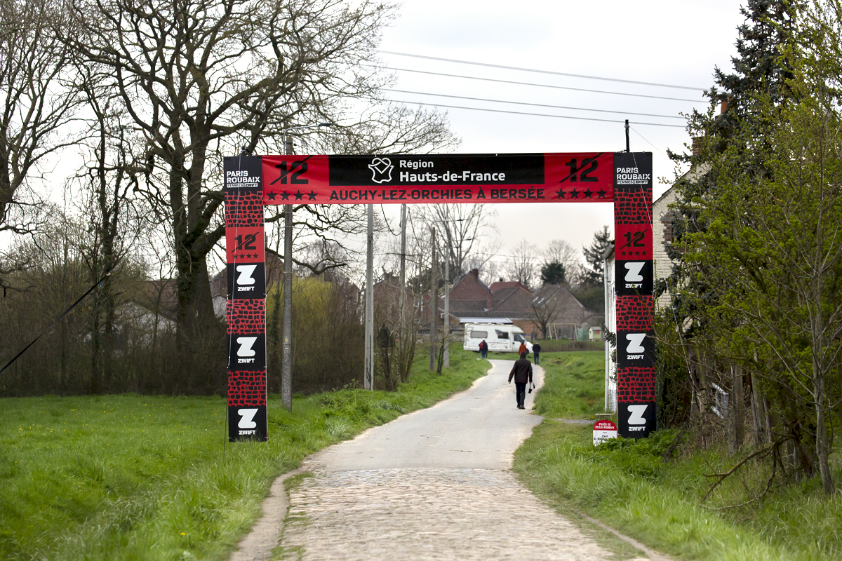 Paris Roubaix Femmes 2023 - The finish gate for the Auchy-lez-Orchies à Bersée sector