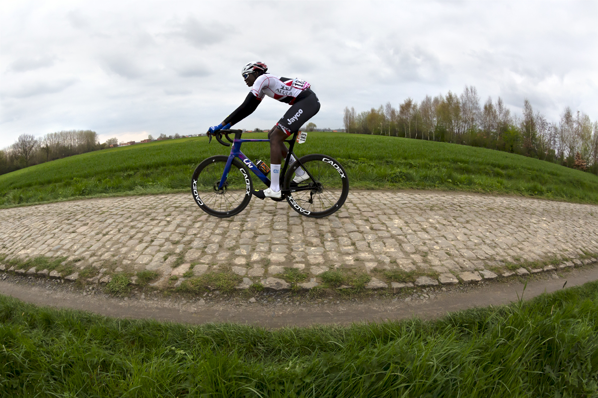 Paris Roubaix Femmes 2023 - Teniel Campbell of Team Jayco AlUla tackles the cobbles 