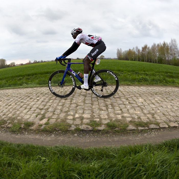 Paris Roubaix Femmes 2023 - Teniel Campbell of Team Jayco AlUla tackles the cobbles 