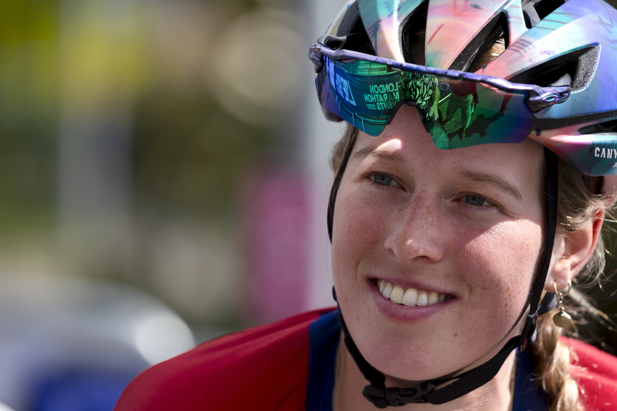 RideLondon Classique 2022 - Alice Barnes of Canyon//SRAM Racing smiles at the start of the days race