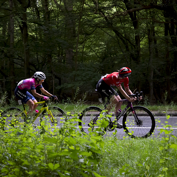 RideLondon Classique 2022 - Marlen Reusser of Team SD Worx looks behind as group chase her down in Epping Forest