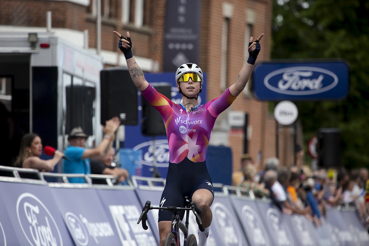 RideLondon Classique 2024 - Lorena Wiebes celebrates after winning stage one