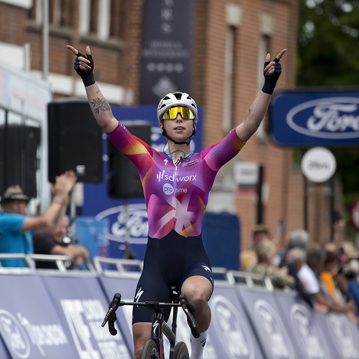 RideLondon Classique 2024 - Lorena Wiebes celebrates after winning stage one