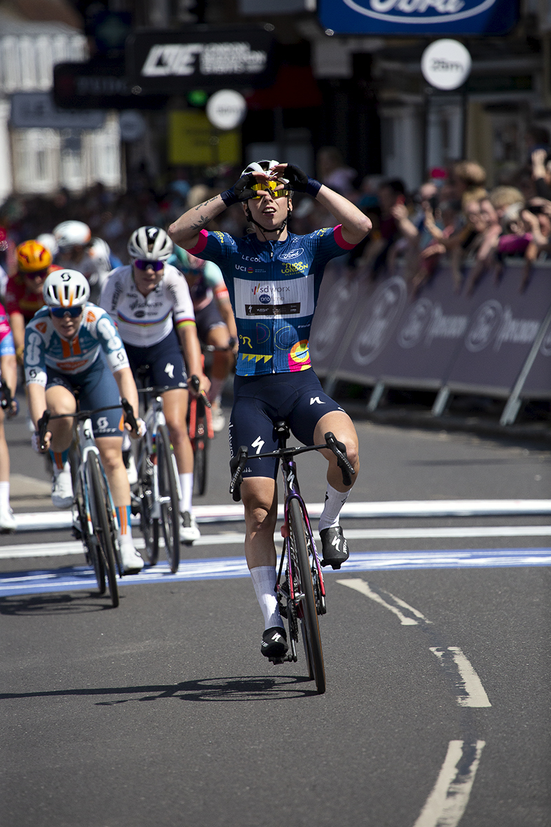 RideLondon Classique 2024 - Lorena Wiebes celebrates after winning stage two