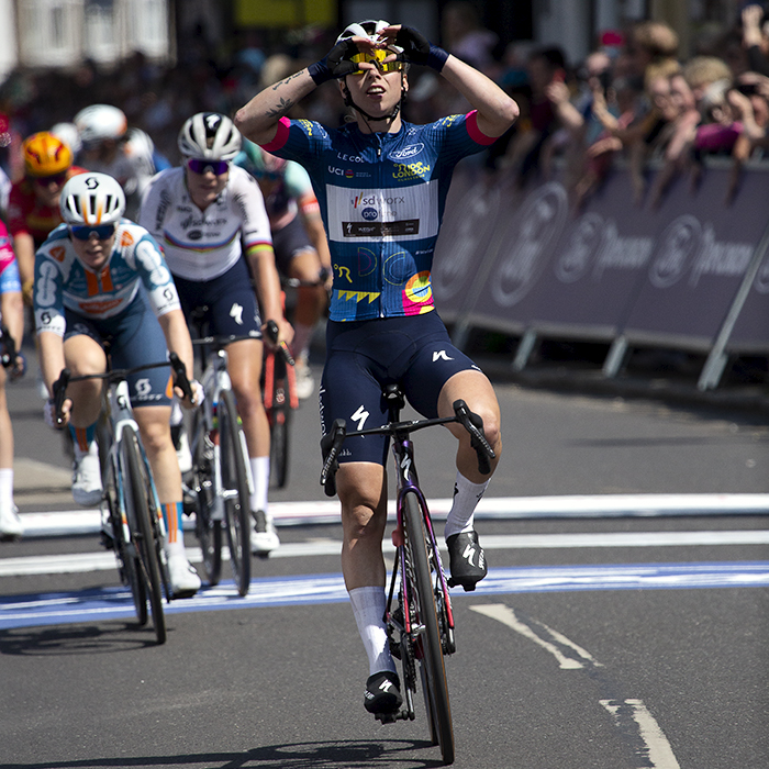 RideLondon Classique 2024 - Lorena Wiebes celebrates after winning stage two