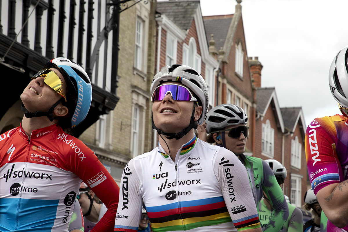 RideLondon Classique 2024 - Lotte Kopecky and Christine Majerus on the start line at Saffron Waldon