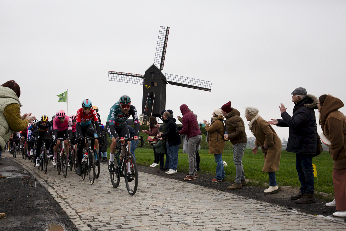 Ronde van Vlaanderen 2023 - Belgian fans lines the cobbled road of Huisepontweg as the race passes by the Schietsjampettermolen windmill