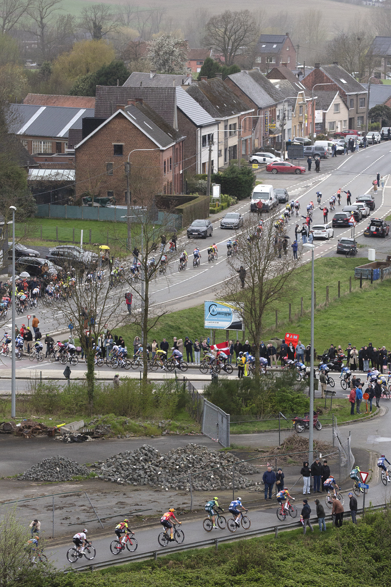 Ronde van Vlaanderen 2024 - Riders seen from above as the race snakes into Zegelsem