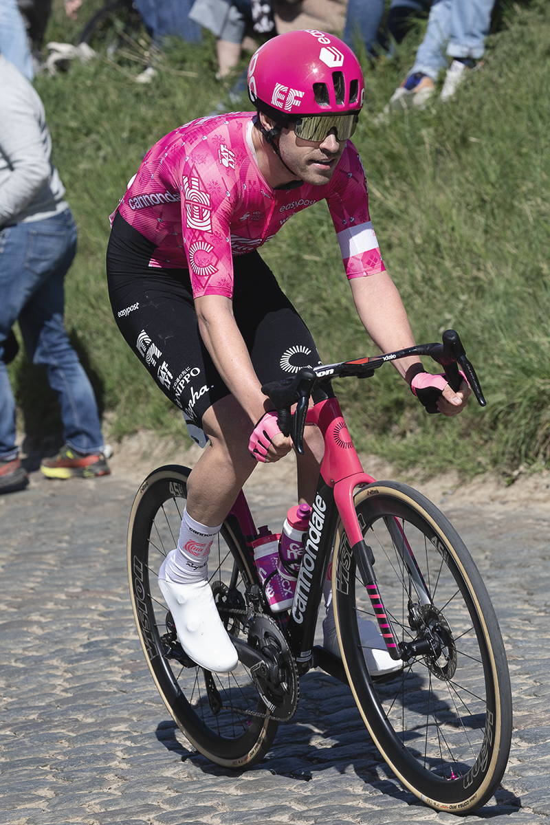 Ronde van Vlaanderen 2025 - Max Walker of EF Education - EasyPost on the cobbles of Holleweg