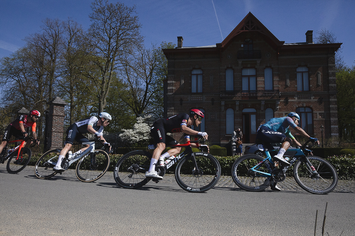Ronde van Vlaanderen 2025 - Riders bank round a corner with Kasteel Grootveld in the background