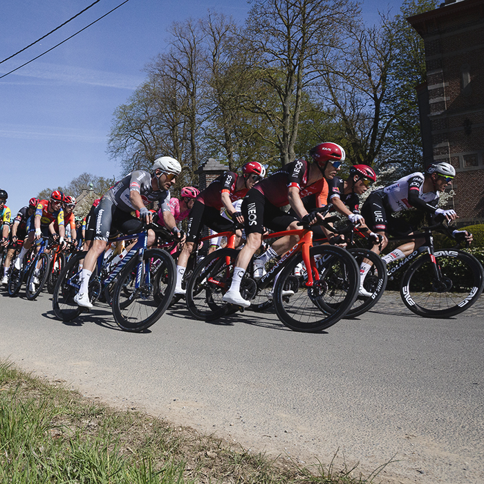 Ronde van Vlaanderen 2025 - Riders banks round a corner in Schorisse