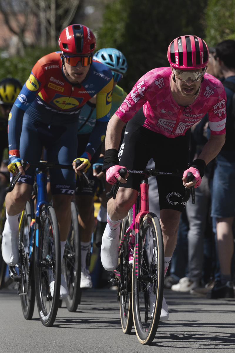 Ronde van Vlaanderen 2025 - Owain Doull stands on his pedals as he cimbs Wolvenberg