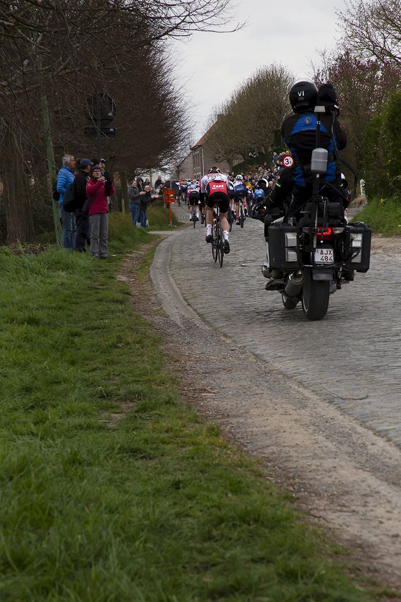 Ronde van Vlaanderen Vrouwen 2022 - The peloton moves away down Paddestraat followed by a TV camera bike