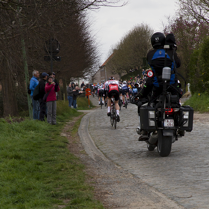 Ronde van Vlaanderen Vrouwen 2022 - The peloton moves away down Paddestraat followed by a TV camera bike