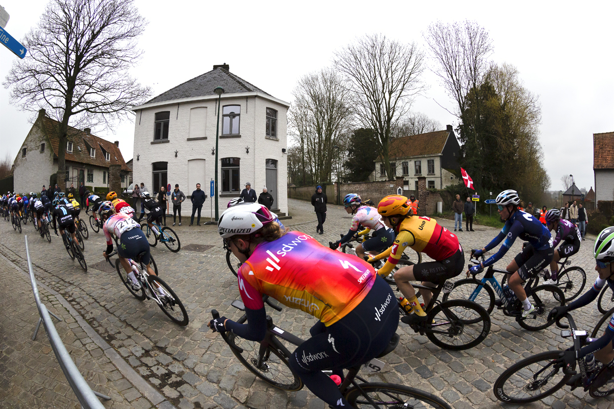 Ronde van Vlaanderen Vrouwen 2023 - Marlen Reusser of Team SD Worx in the peoloton as the race moves through the village of Wannegem Lede