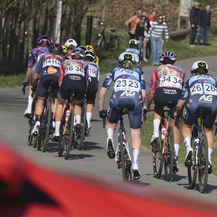 Ronde van Vlaanderen Vrouwen 2025 - Riders move away up the road in Maarkedal