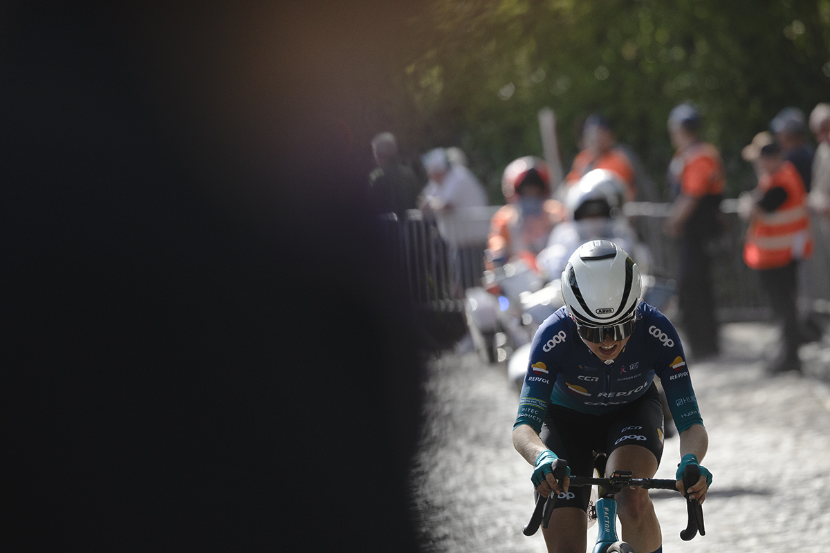 Ronde van Vlaanderen Vrouwen 2025 - Magdalene Lind of Team Coop - Repsol is framed to one side by the crowd as she approaches Taaienberg