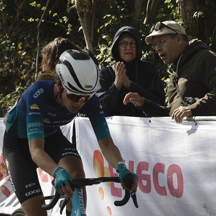 Ronde van Vlaanderen Vrouwen 2025 - Stina Kagevi passes Belgian supporters watching from behind the barriers