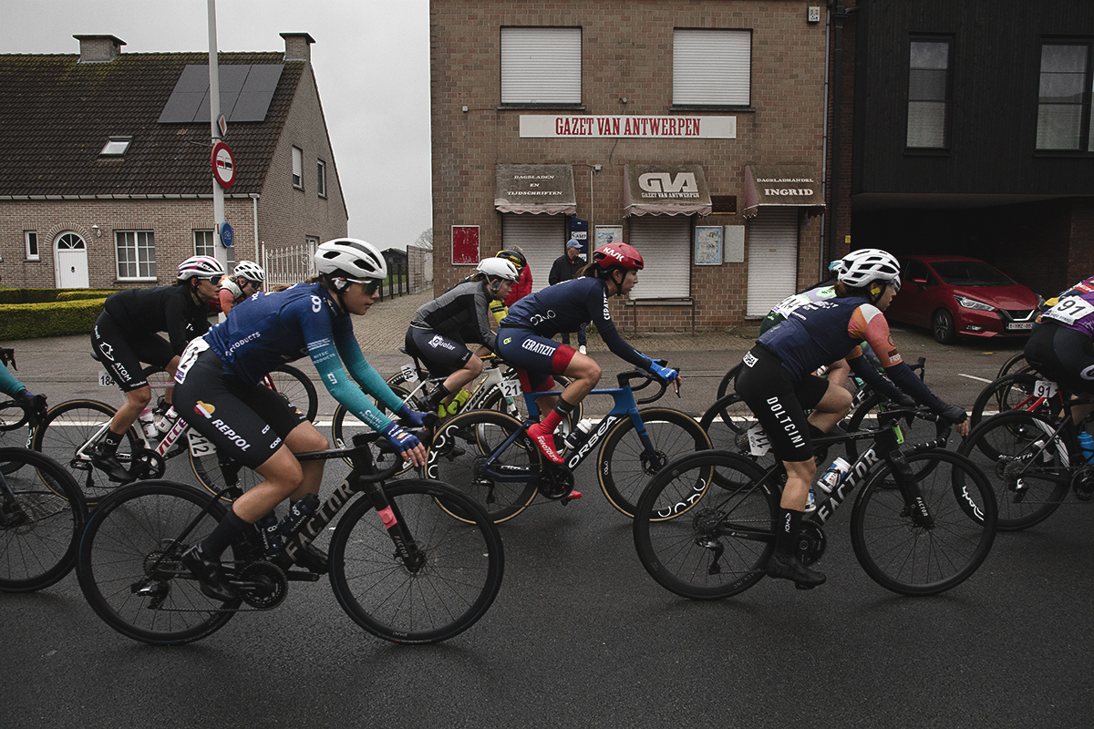 Scheldeprijs Vrouwen 2024 - The women’s peloton passes by a former newsagents shop in Achterbroek