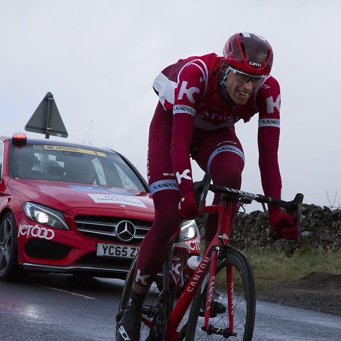 Tour de Yorkshire 2016 - Nils Politt descends in icy weather at Stump Cross