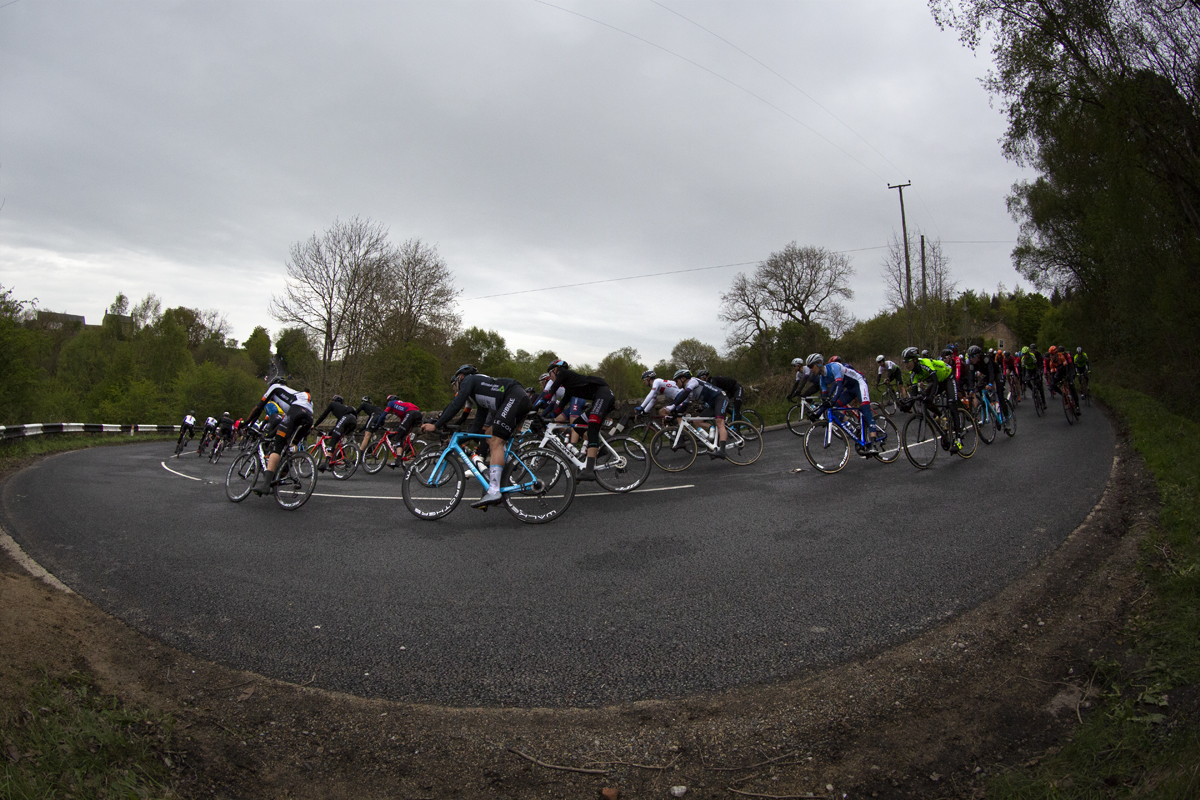 Tour de Yorkshire 2019 - the peloton takes on the hair pin bends on Pot Bank