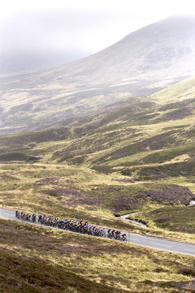 Tour of Britain 2022 - The peloton makes its way up Cairnwell Pass