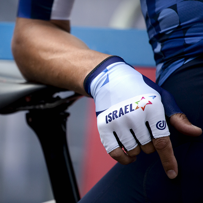 Tour of Britain 2022 - Close up of one of the hand of one of the Israel Premier Tech team wearing a cycling glove