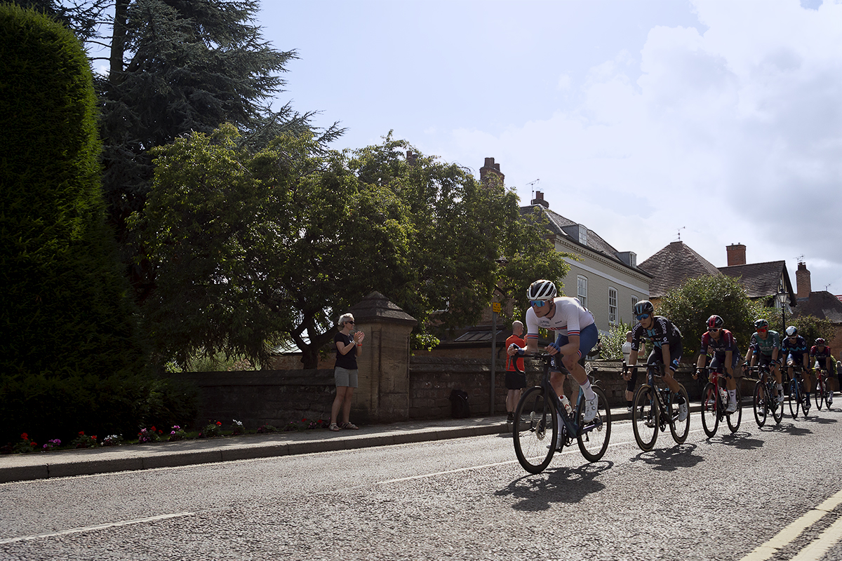 Tour of Britain 2022 - The Peloton makes its way down Westgate in Southwell