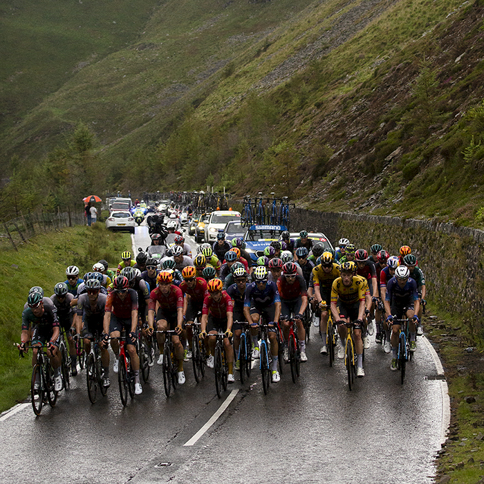 Tour of Britain 2023 - The peloton takes on the hill climb on Bwlch Mountain