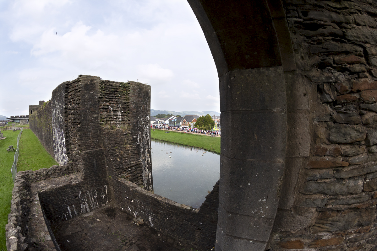 Tour of Britain 2023 - The race from the battlements of the castle