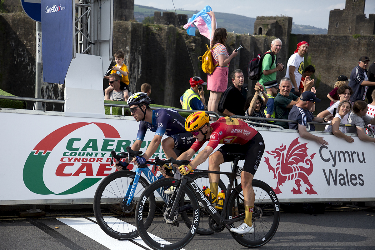 Tour of Britain 2023 - Riders sprint for the minor places in the stage