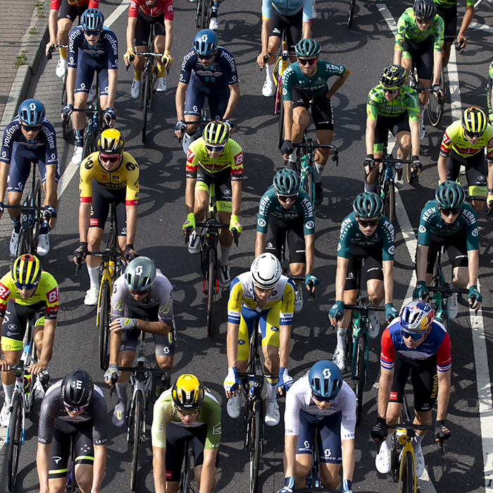 Tour of Britain 2023 - Overhead view of the race as it passes under Southend-on-Sea pier