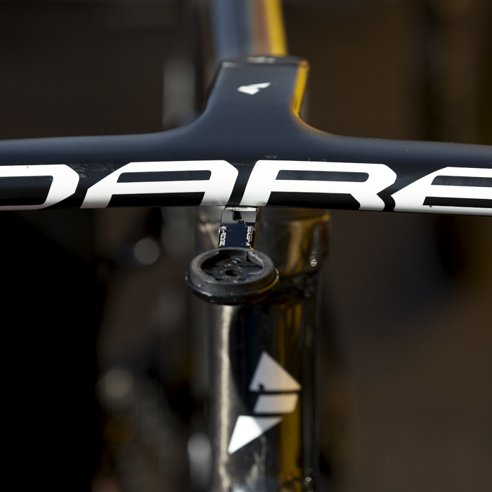 Tour of Britain 2024 - UNO-X Mobility team bike sponsor Dare printed on the handlebars