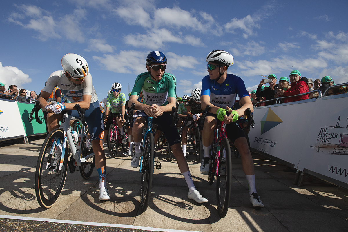 Tour of Britain 2024 - Stevie Williams, Oscar Onley and Callum Thornley take to the front of the grid at the start in Lowestoft