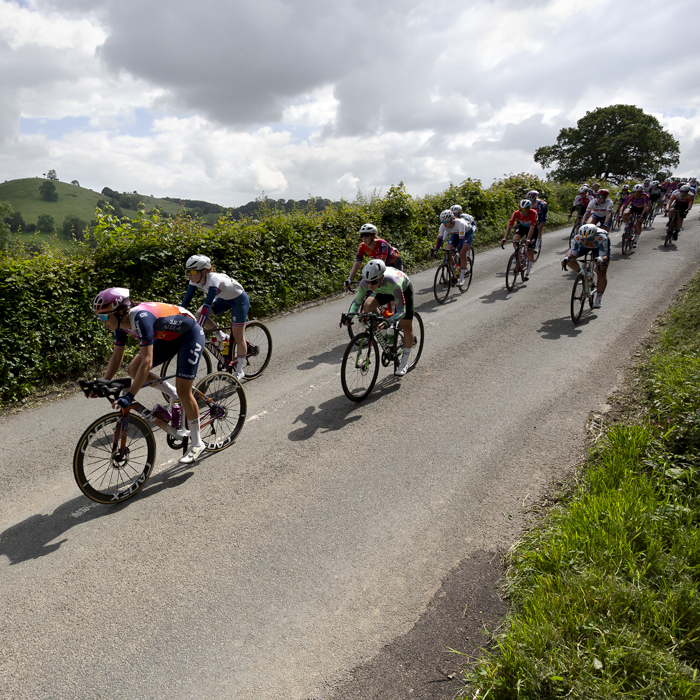 Tour of Britain Women’s 2024 - Riders take a short descent through the Welsh countryside