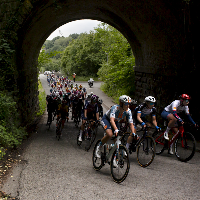 Tour of Britain Women’s 2024 - The peloton passes through a short tunnel in Gresford