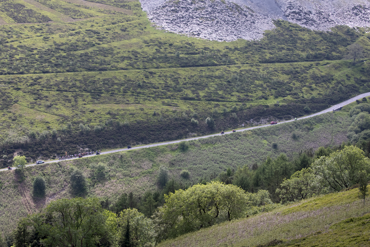 Tour of Britain Women’s 2024 - A group of riders pass scree on the way up Horseshoe Pass