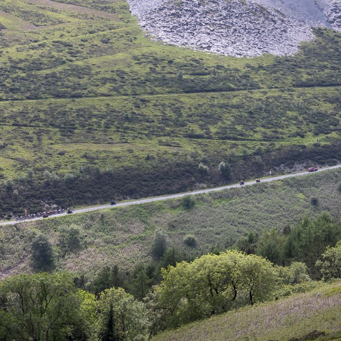 Tour of Britain Women’s 2024 - A group of riders pass scree on the way up Horseshoe Pass