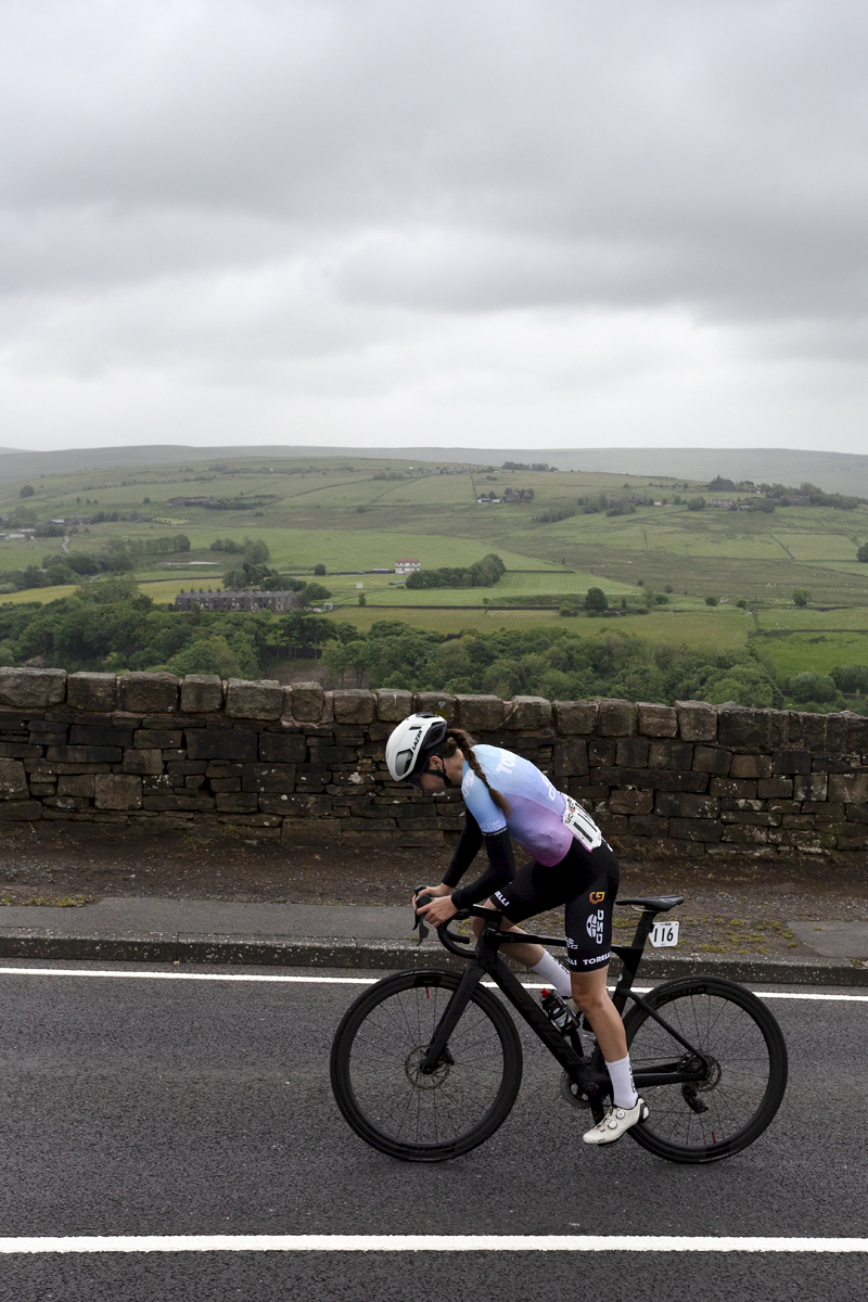 Tour of Britain Women’s 2024 - Kim Baptista stands on the pedals as she climbs Grains Bar