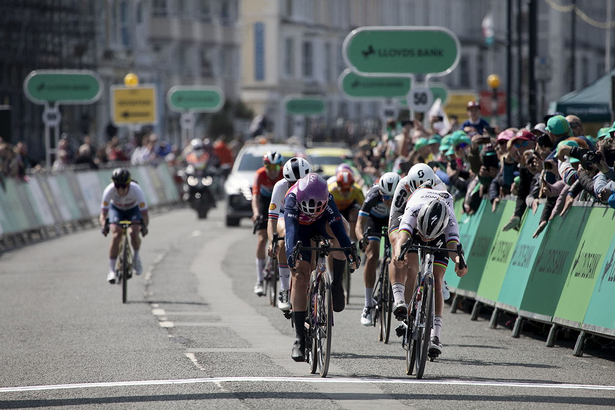 Tour of Britain Women’s 2024 - Lotte Kopecky and Letizier Paternoster lunge for the line on the sea front in Llandudno