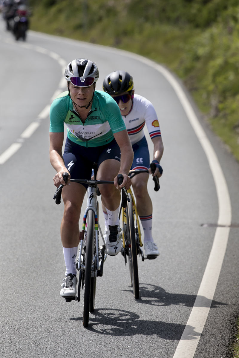 Tour of Britain Women’s 2024 - Lotte Kopecky and Anna Henderson distance the rest of the race on Horseshoe Pass