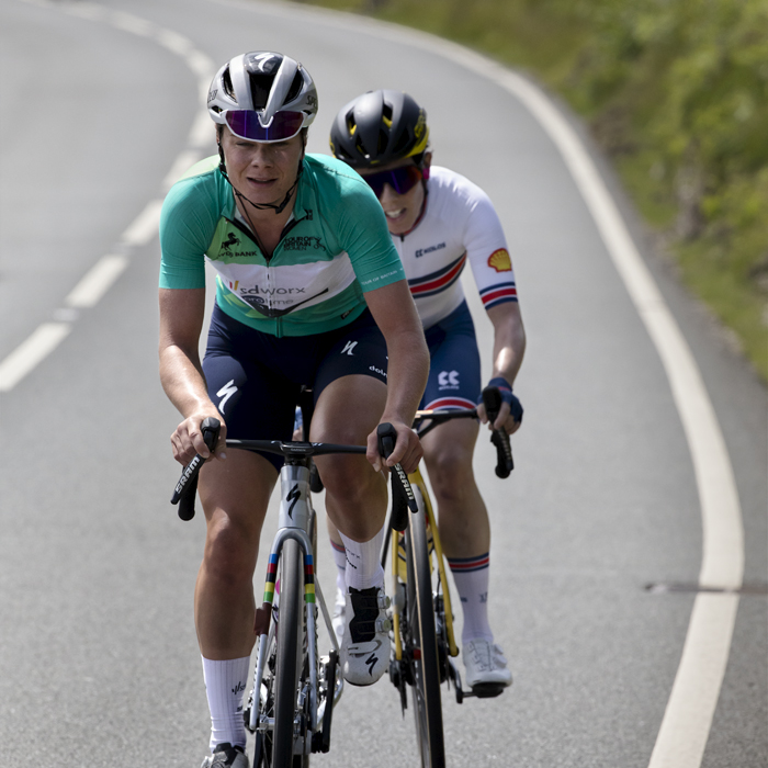 Tour of Britain Women’s 2024 - Lotte Kopecky and Anna Henderson distance the rest of the race on Horseshoe Pass