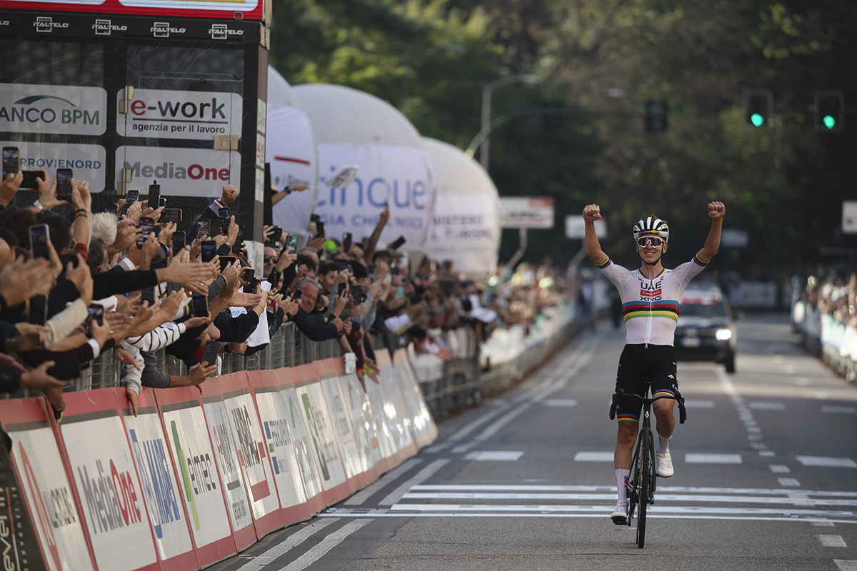 Tre Valli Varesine 2025 - Tadej Pogačar raises his arms as he solos to victory