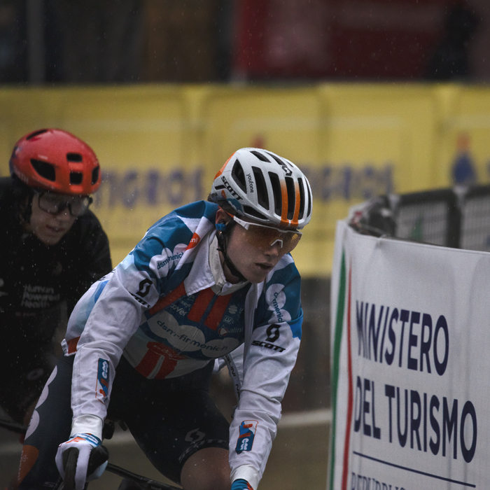 Tre Valli Varesine Women’s Race 2024 - Varese - Becky Storrie of Team dsm-firmenich PostNL rounds a corner in the wet