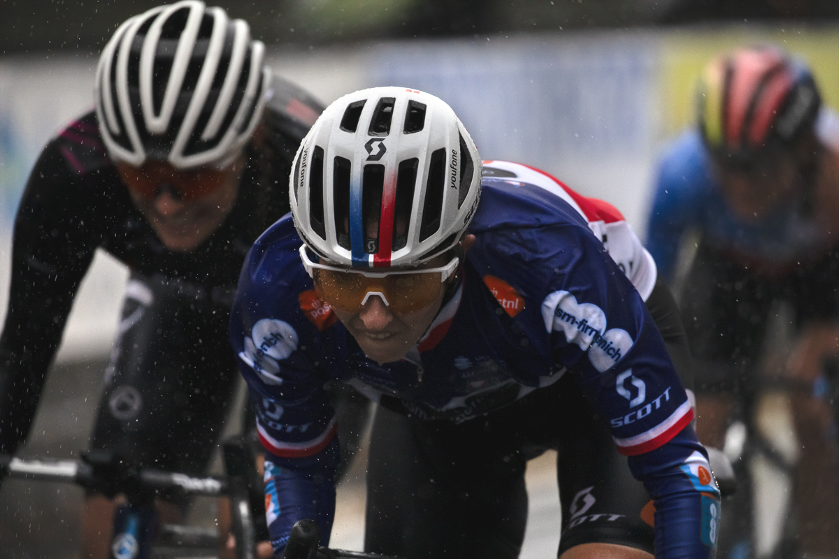 Tre Valli Varesine Women’s Race 2024 - Juliette Labous pushes towards the finish in a very wet Varese