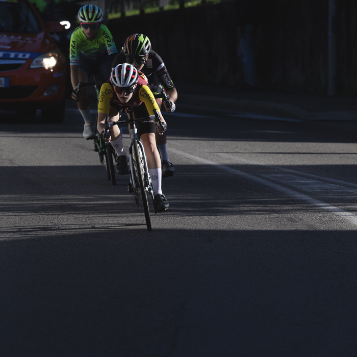 Tre Valli Varesine Women’s Race 2025 - A rider assumes a tuck position as she leads a group
