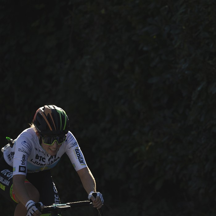 Tre Valli Varesine Women’s Race 2025 - Yelizaveta Sklyarova forces a smile as she pushes on up a climb